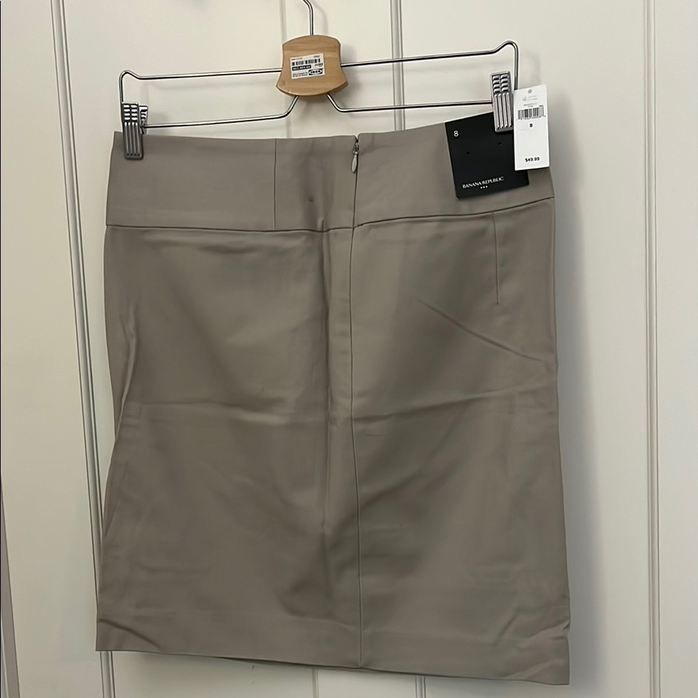 NWT Banana Republic Factory Taupe Pencil Skirt, 8 - Picture 2 of 7